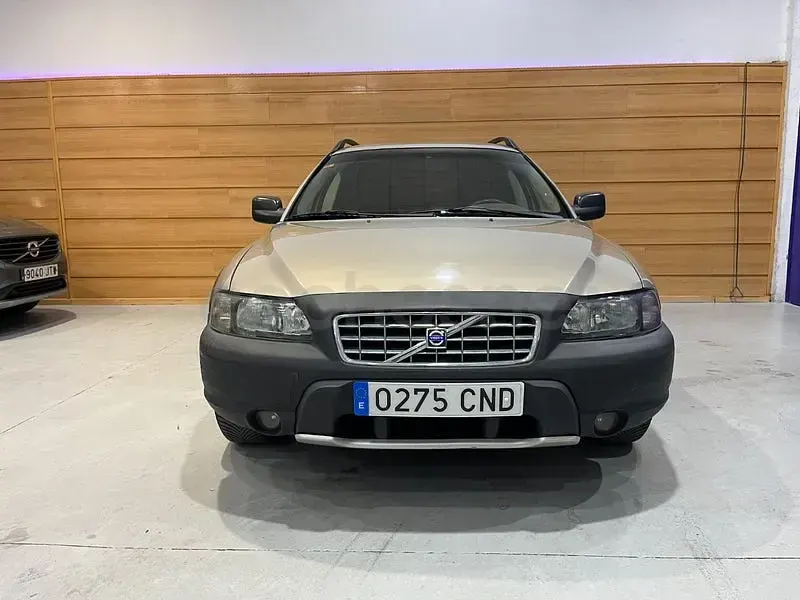 Usado Volvo XC70 Summum 163 HP (119 kW) 2004 Bege Carrinha