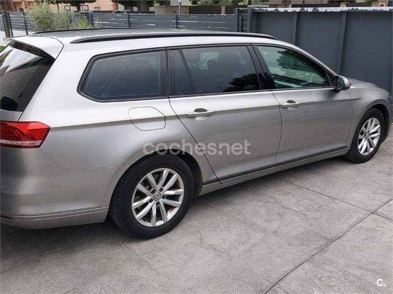 Gris / plata Usado 2016 VW Passat Edition Familiar | 11.000 € (Precio justo) - Imagen 1/4