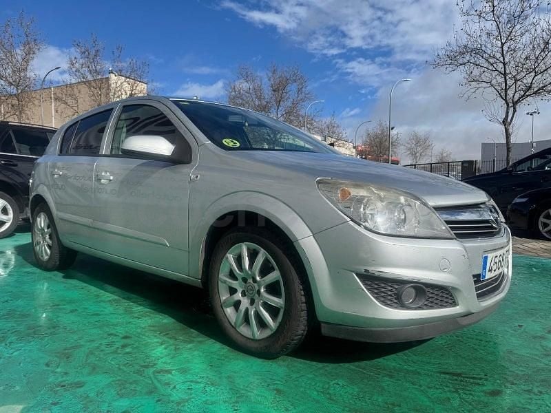 Usado Opel Astra Enjoy 100 CV (73 kW) 2007 Gris / plata Berlina