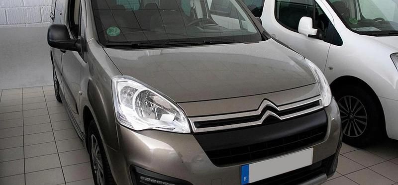 Usado Citroën Berlingo Live 131 CV (96 kW) 2018 Verde nausica Monovolumen