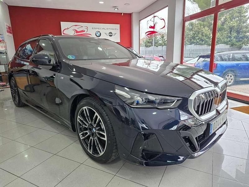 Azul Usado 2024 BMW 520 M Sport Familiar | 54.690 € (Precio justo) - Imagen 1/4
