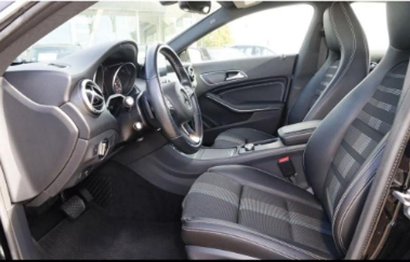 Usado Mercedes CLA220 Shooting Brake 2018 Negro Familiar