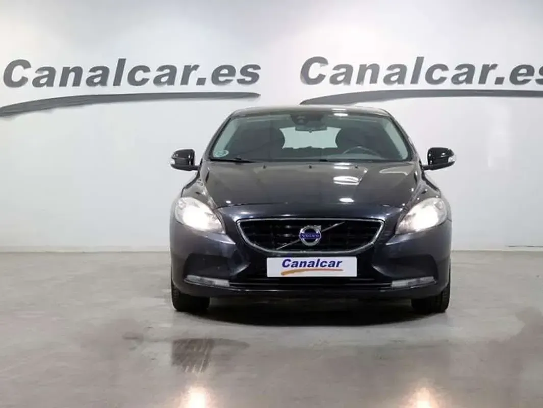Usado Volvo V40 Kinetic 114 CV (83 kW) 2013 Negro Utilitario