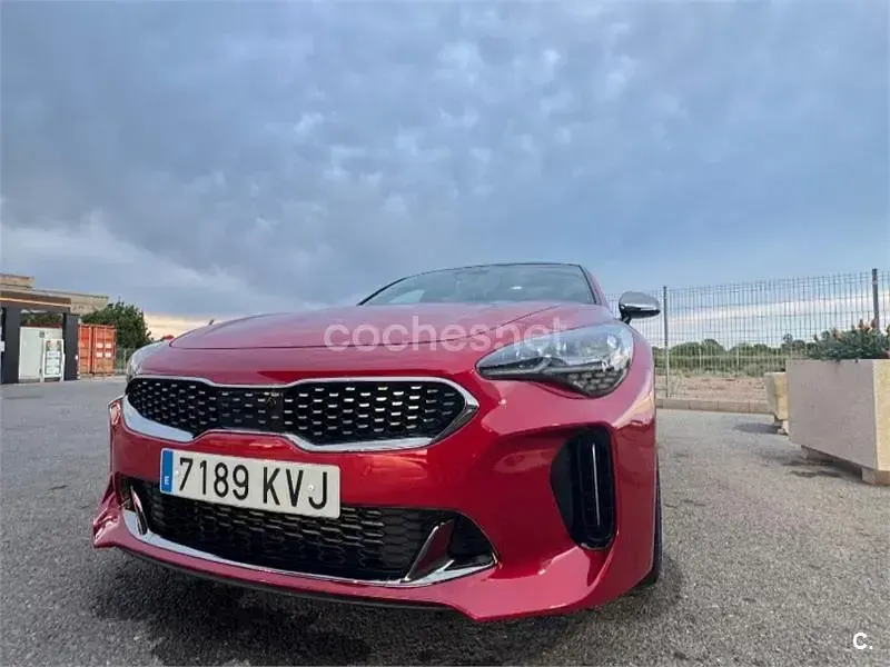Usado Kia Stinger GT-Line 245 CV (180 kW) 2019 Granate Utilitario