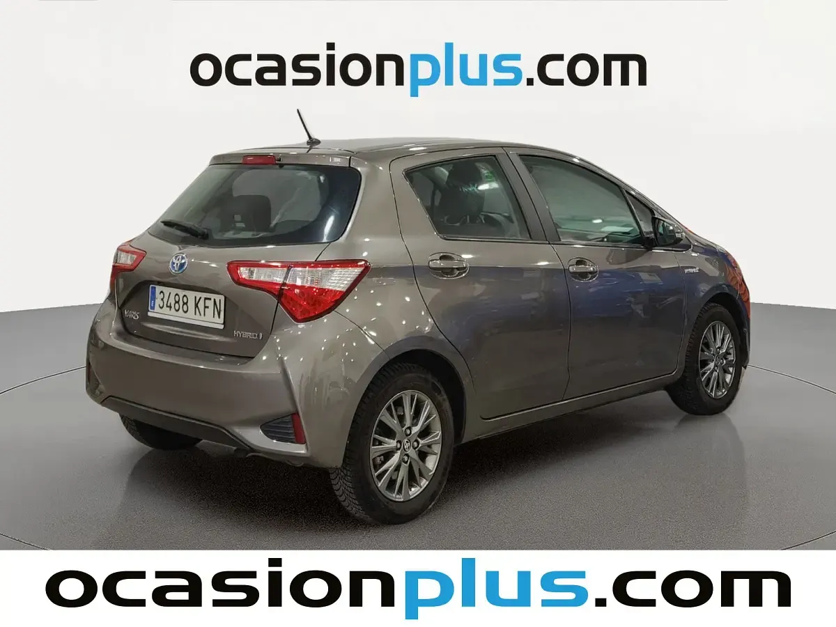 Usado Toyota Yaris Active 100 CV (73 kW) 2017 Gris Utilitario