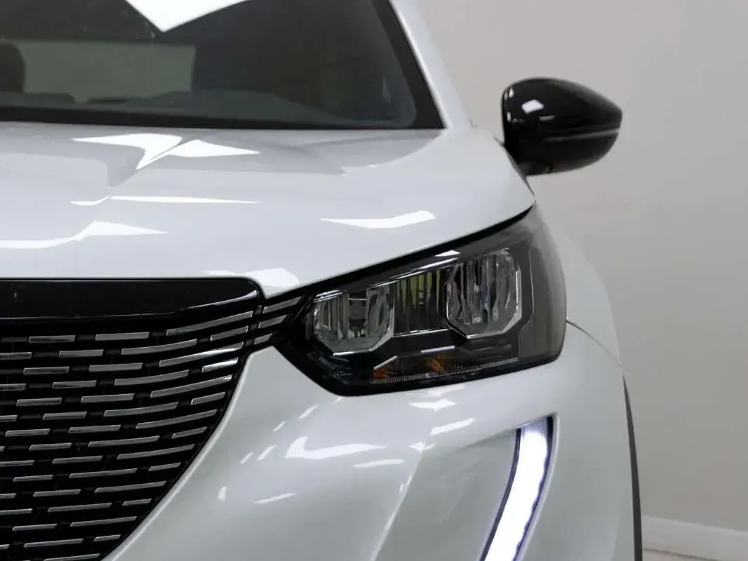 Usado Peugeot 2008 Allure 101 CV (74 kW) 2023 Blanco SUV