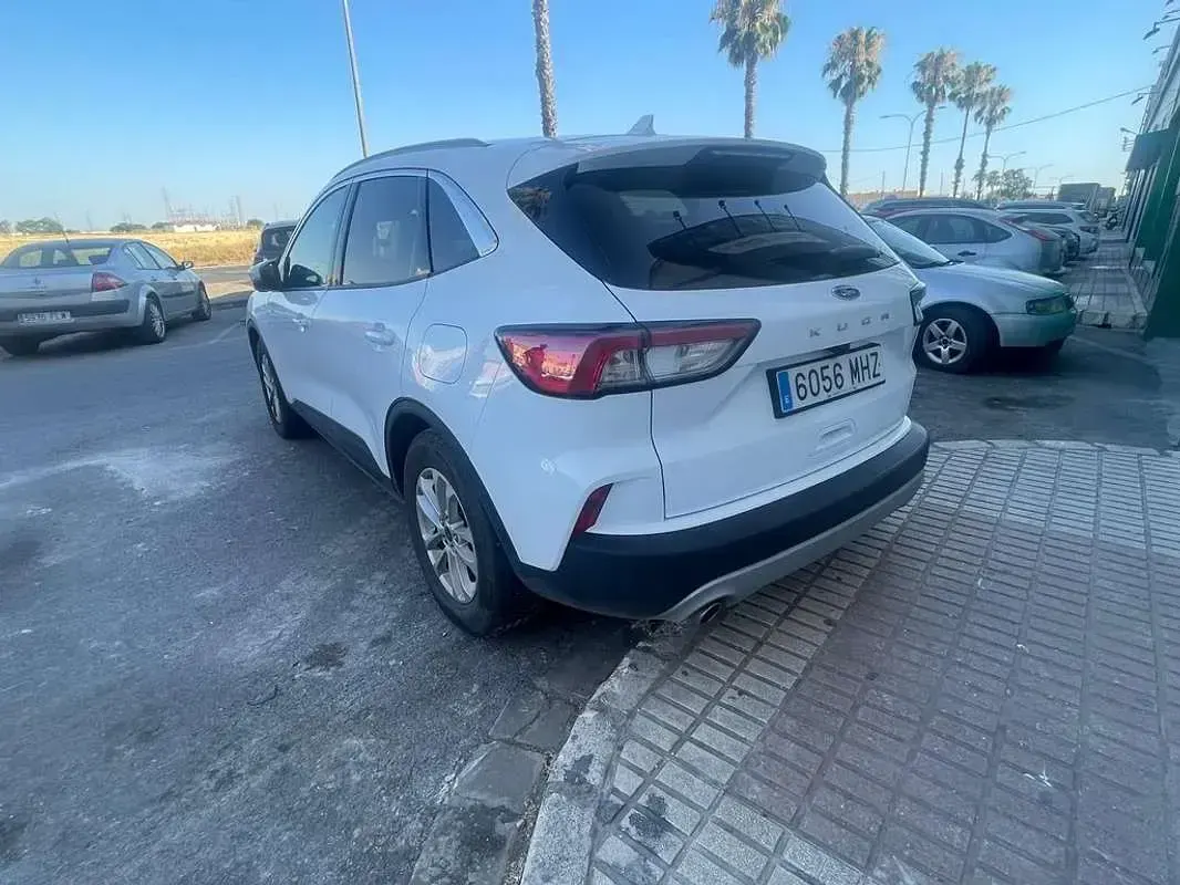 Usado Ford Kuga Titanium 120 CV (88 kW) 2023 Blanco SUV