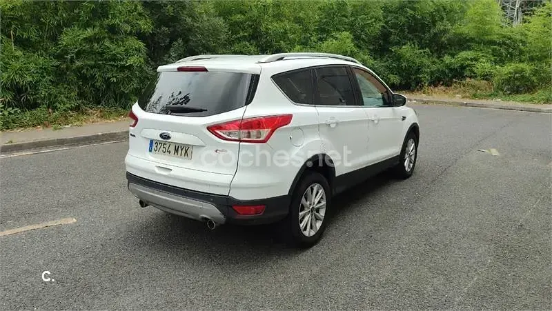 Usado Ford Kuga Titanium 120 CV (88 kW) 2015 Blanco SUV