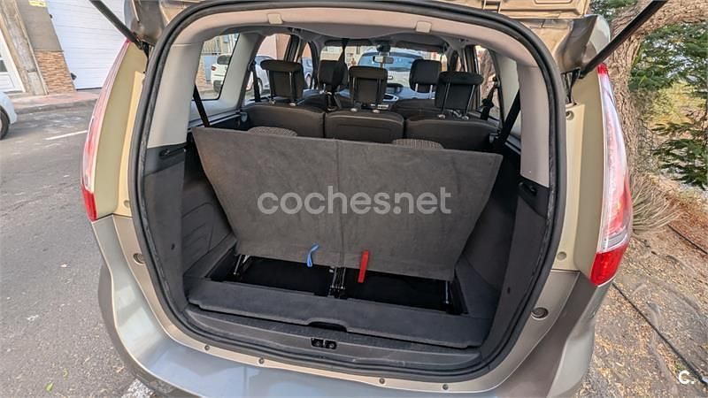 Usado Renault Grand Scénic III Dynamique 130 CV (95 kW) 2010 Beige Monovolumen