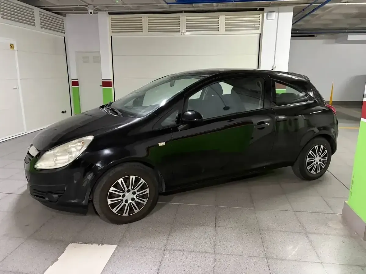 Usado Opel Corsa Cosmo 85 CV (62 kW) 2010 Utilitario