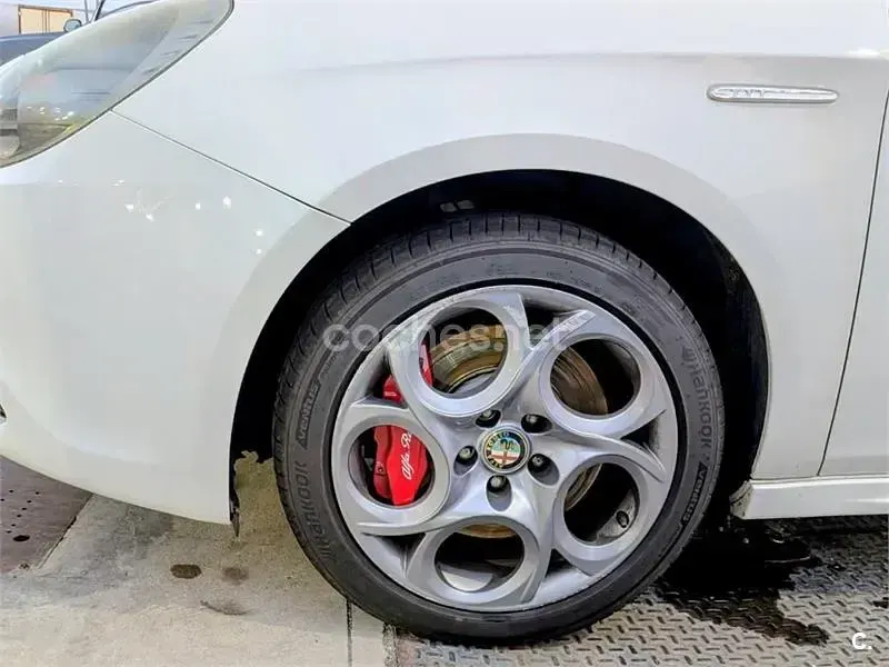 Usado Alfa Romeo Giulietta Distinctive 120 CV (88 kW) 2011 Blanco Utilitario