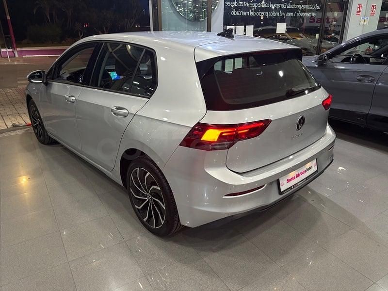 Usado VW Golf VIII Life 115 CV (84 kW) 2022 Gris / plata Berlina