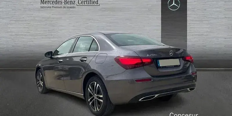 Usado Mercedes A250 218 CV (160 kW) 2024 Gris Berlina