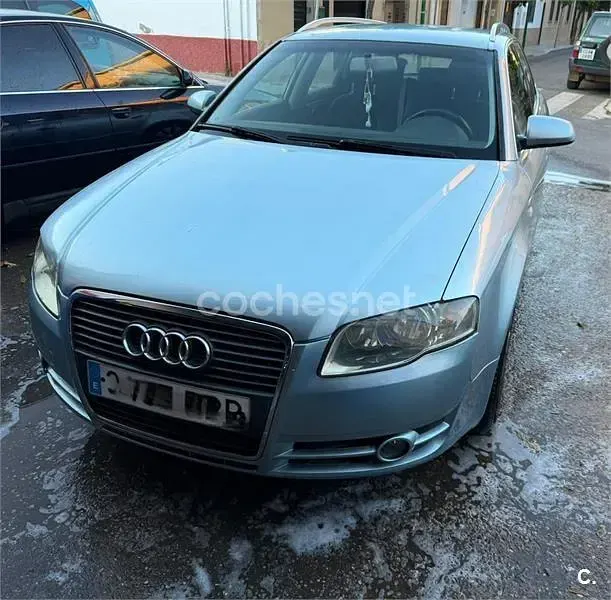 Usado Audi A4 140 CV (102 kW) 2005 Gris / plata Familiar