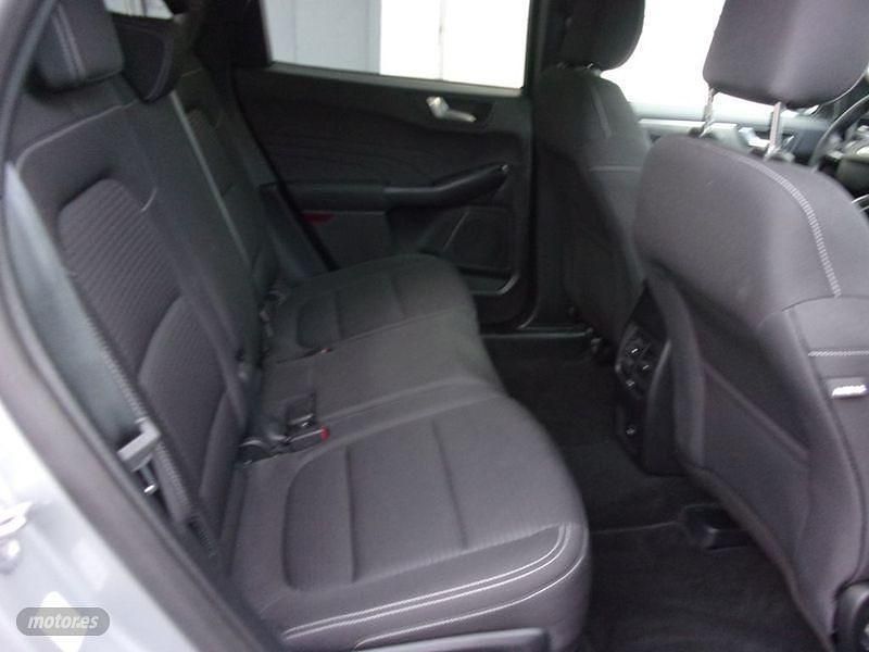 Usado Ford Kuga Titanium 225 CV (165 kW) 2022 Gris / plateado SUV