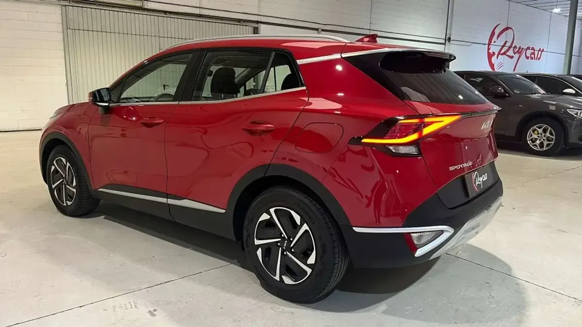 Usado Kia Sportage 162 CV (119 kW) 2024 Rojo SUV