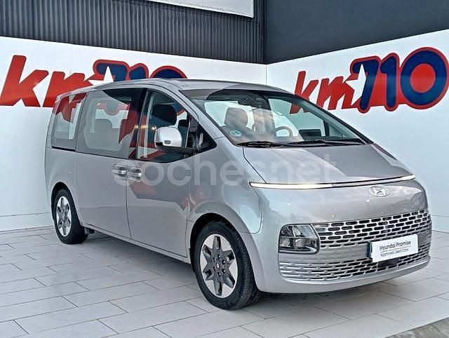 Gris / plata Usado 2022 Hyundai Staria Monovolumen | 34.900 € (Precio justo) - Imagen 1/4