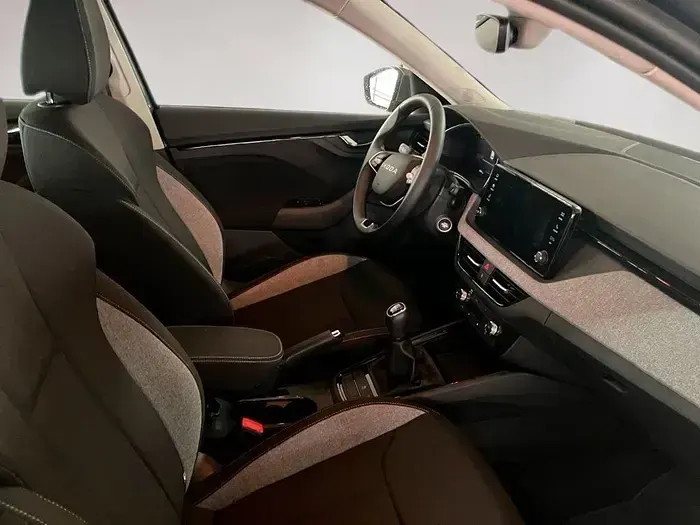 Usado Skoda Kamiq Selection 115 CV (84 kW) 2025 Gris SUV