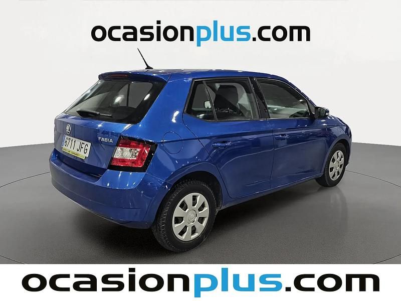 Usado Skoda Fabia Active 60 CV (44 kW) 2015 Azul Utilitario