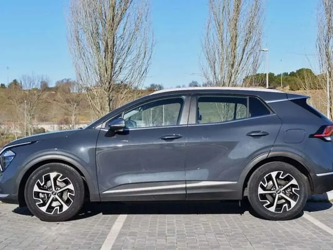 Usado Kia Sportage 136 CV (100 kW) 2022 Negro SUV