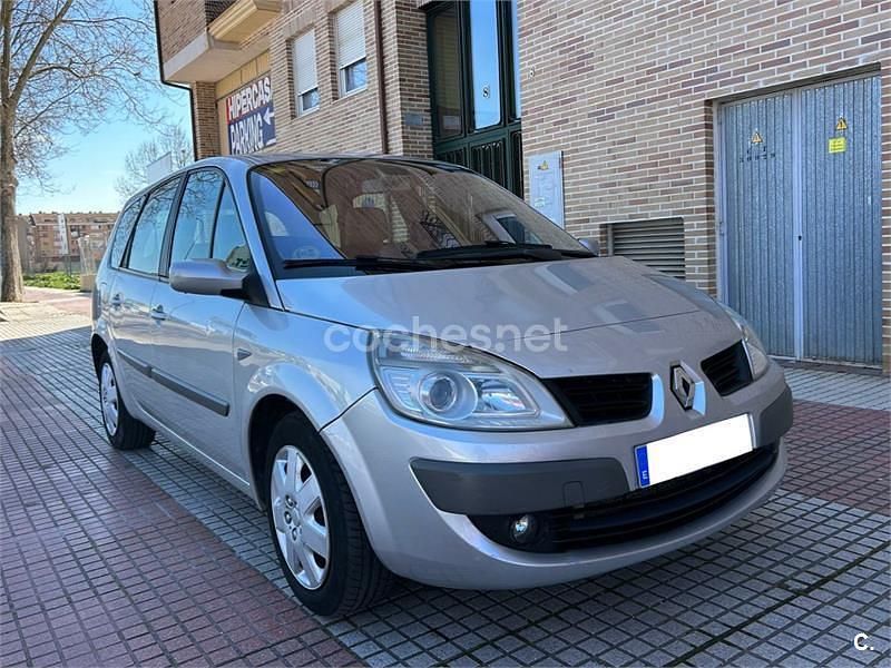 Usado Renault Grand Scénic II Dynamique 105 CV (77 kW) 2008 Gris / plata Monovolumen