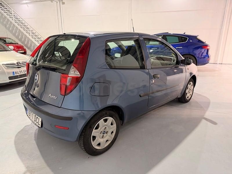 Usado Fiat Punto Active 60 CV (44 kW) 2005 Azul Utilitario
