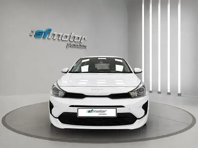 Usado Kia Rio 84 CV (61 kW) 2022 Blanco Berlina