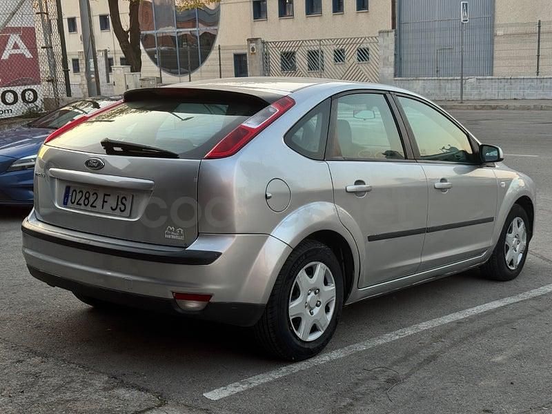 Usado Ford Focus Business Edition 100 CV (73 kW) 2006 Gris / plata Berlina