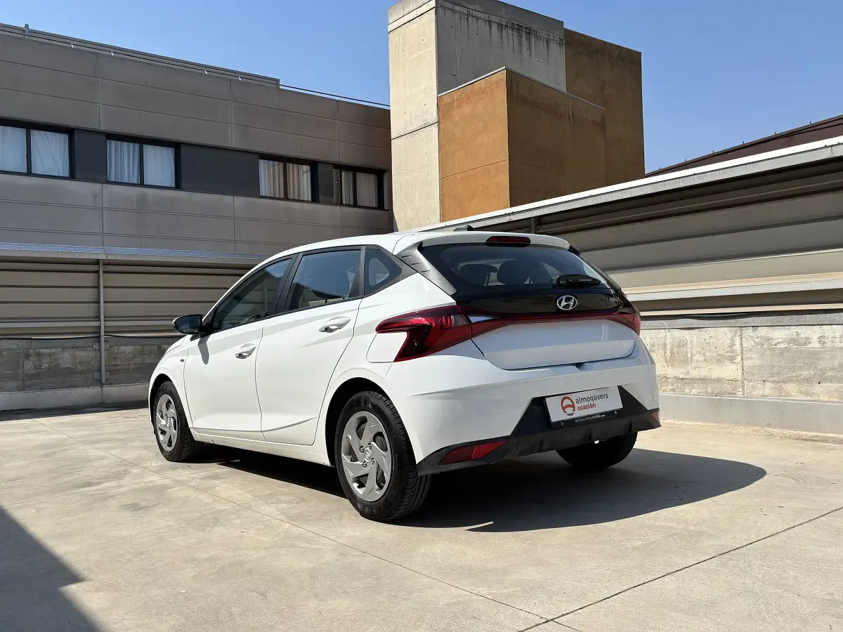 Usado Hyundai i20 79 CV (58 kW) 2025 Blanco Utilitario