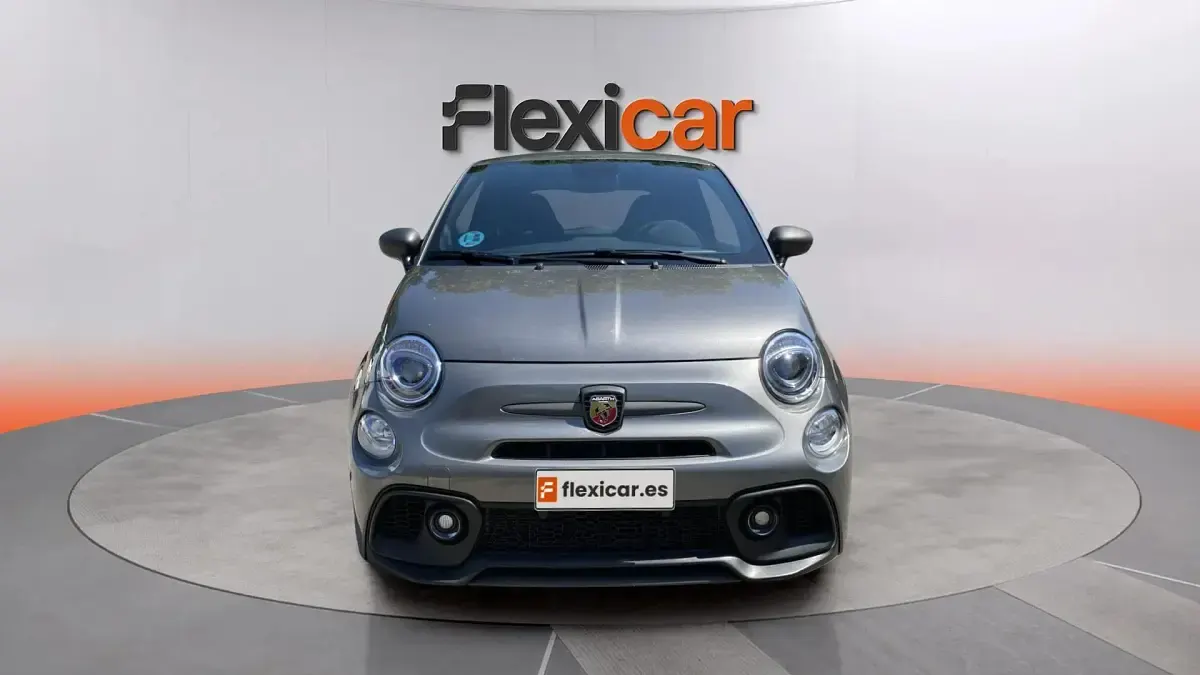 Usado Abarth 695 180 CV (132 kW) 2023 Gris Utilitario