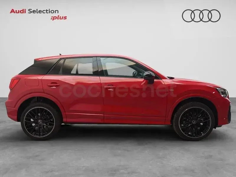 Usado Audi Q2 Ambiente 150 CV (110 kW) 2025 Rojo SUV