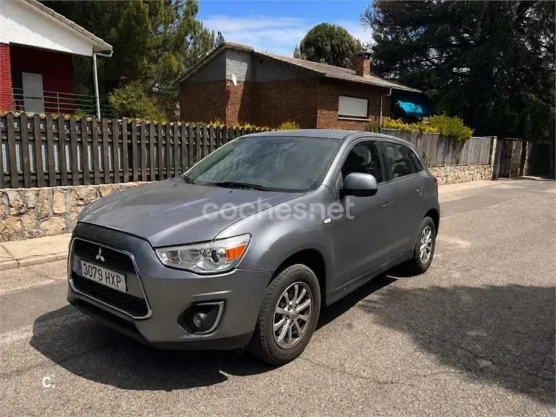 Usado Mitsubishi ASX Motion 117 CV (86 kW) 2014 Gris / plata SUV