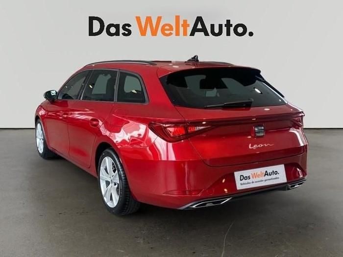 Używany Seat Leon FR 150 KM (110 kW) 2024 Czerwony