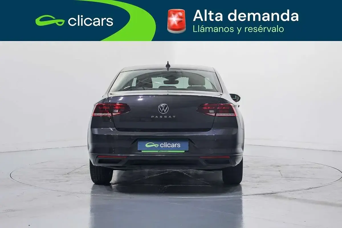 Usado VW Passat Business 122 CV (89 kW) 2022 Gris Familiar