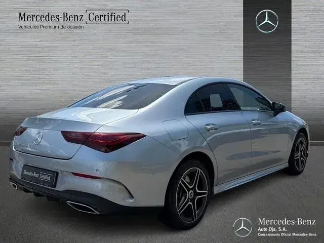 Usado Mercedes CLA250e AMG line 218 CV (160 kW) 2025 Gris / plata Coupe