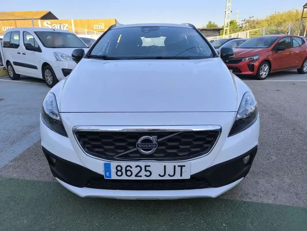 Usado Volvo V40 Kinetic 120 CV (88 kW) 2016 Blanco SUV
