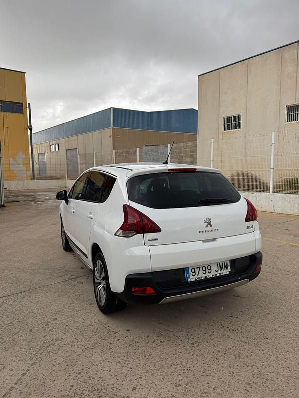 Usado Peugeot 3008 Active 120 CV (88 kW) 2016 Blanco SUV