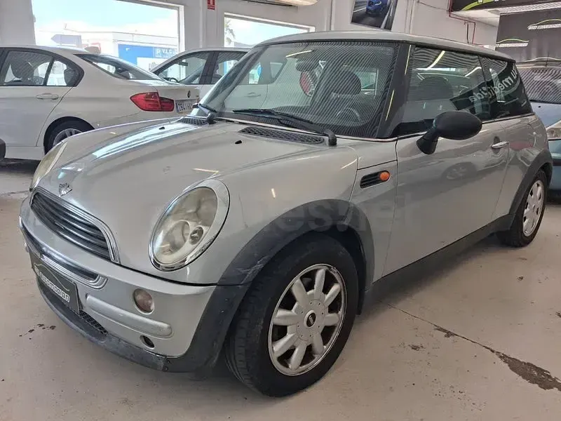 Usado Mini ONE 90 CV (66 kW) 2002 Gris / plata Utilitario