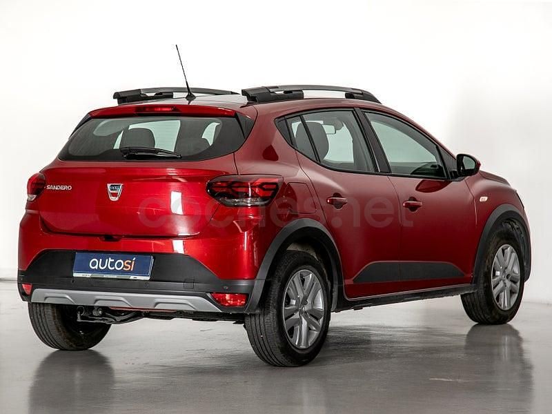 Usado Dacia Sandero Comfort 91 CV (66 kW) 2022 Granate Berlina