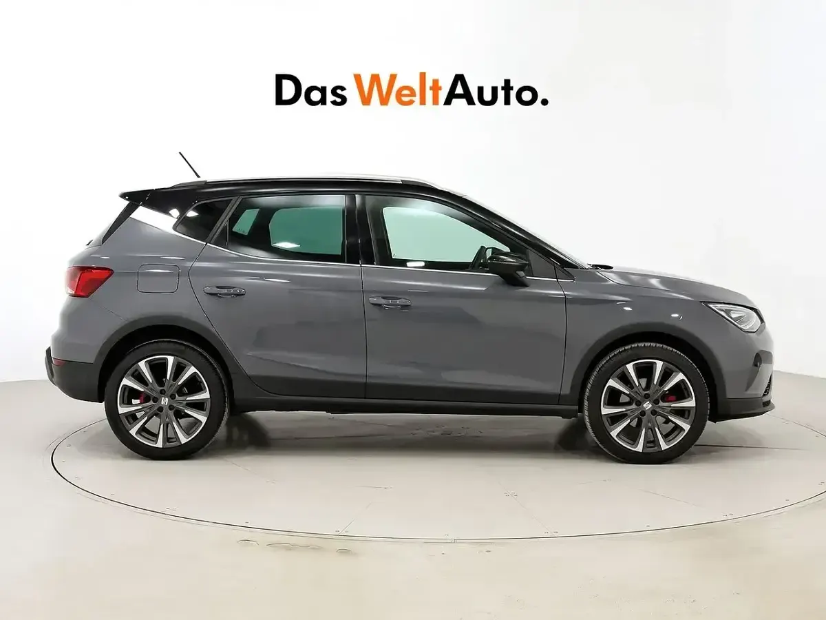 Usado Seat Arona FR 115 CV (84 kW) 2025 Gris SUV