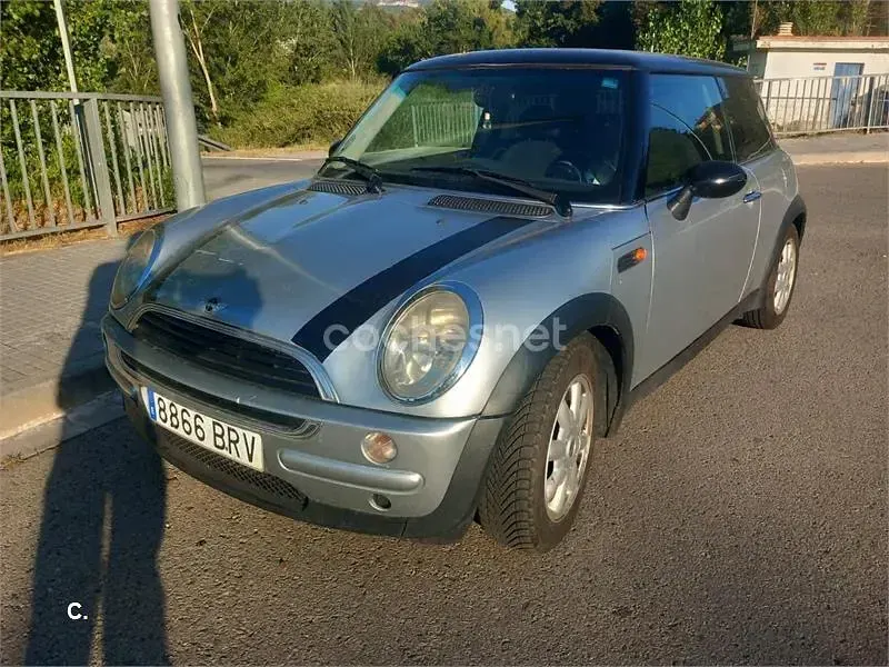 Usado Mini ONE 90 CV (66 kW) 2002 Gris / plata Utilitario