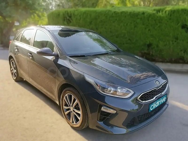 Usado Kia Ceed 115 CV (84 kW) 2021 Gris / plata Utilitario