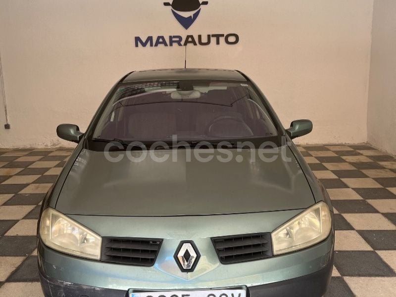Verde Usado 2004 Renault Mégane II Authentique Berlina | 1500 € (Buen precio) - Imagen 1/4