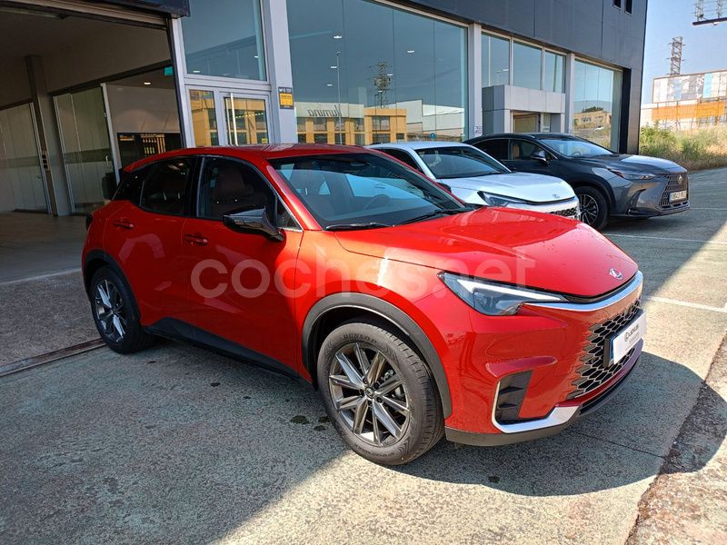 Rojo Usado 2024 Lexus LBX SUV | 38.200 € (Un poco caro) - Imagen 1/4