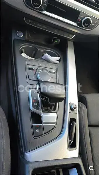 Usado Audi A4 Advanced 150 CV (110 kW) 2018 Gris / plata Familiar