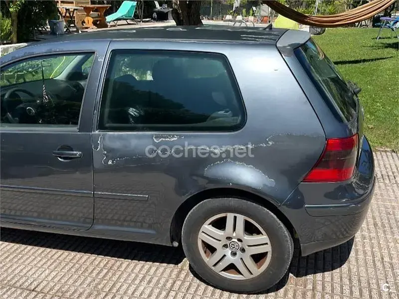 Usado VW Golf IV Highline 115 CV (84 kW) 2001 Gris / plata Berlina