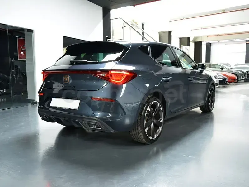 Usado Cupra Leon 150 CV (110 kW) 2023 Gris / plata Berlina