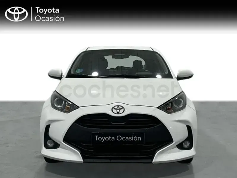 Usado Toyota Yaris Hybrid Active 116 CV (85 kW) 2024 Blanco Berlina