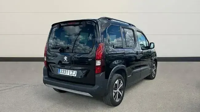 Begagnad Peugeot Rifter GT 130 HK (95 kW) 2022 Svart Minibuss