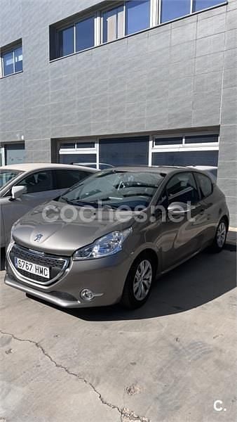 Usado Peugeot 208 Active 68 CV (50 kW) 2013 Marrón Utilitario
